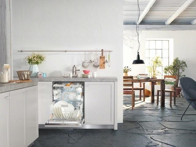 Hãy liên hệ với các cơ sở uy tín để sửa máy rửa bát AEG