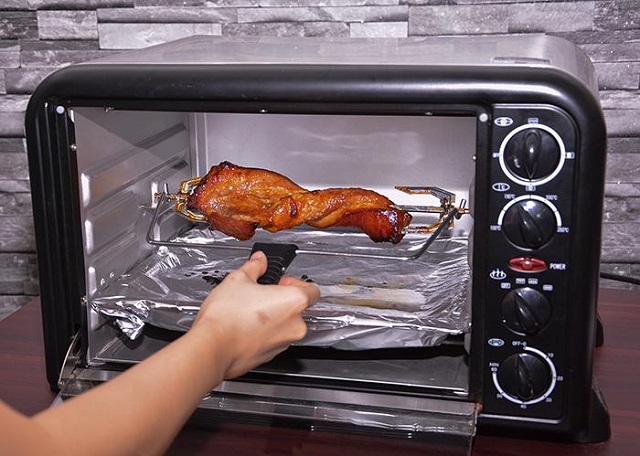 Không làm nóng lò trước khi nướng thực phẩm