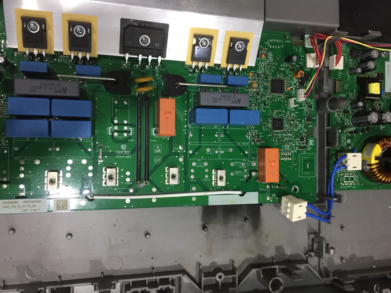 Thao tác sửa bếp từ SIEMENS lỗi D3 đúng chuẩn